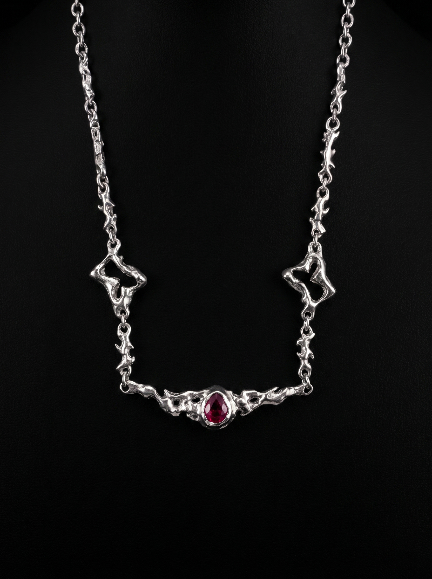 Vena Necklace
